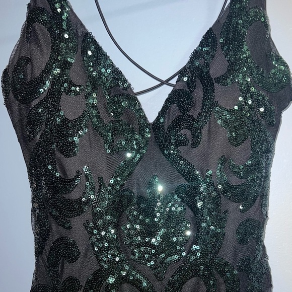 Windsor- Karina Formal Sequin Cross-Back Mini dark green and black Dress - Picture 2 of 7